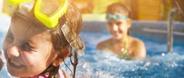 Het is pas écht zomer als het zwembad opgezet kan worden