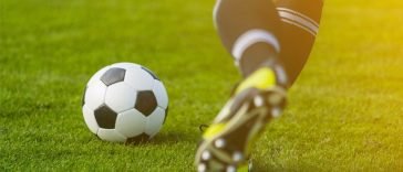 Oefenen met een voetbal rebounder