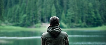 man in het bos